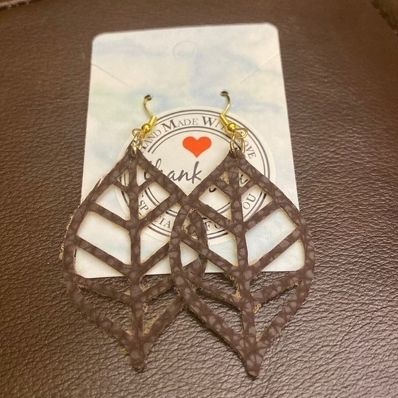 Boho handmade faux leather leaf pierced earrings - Picture 1 of 2